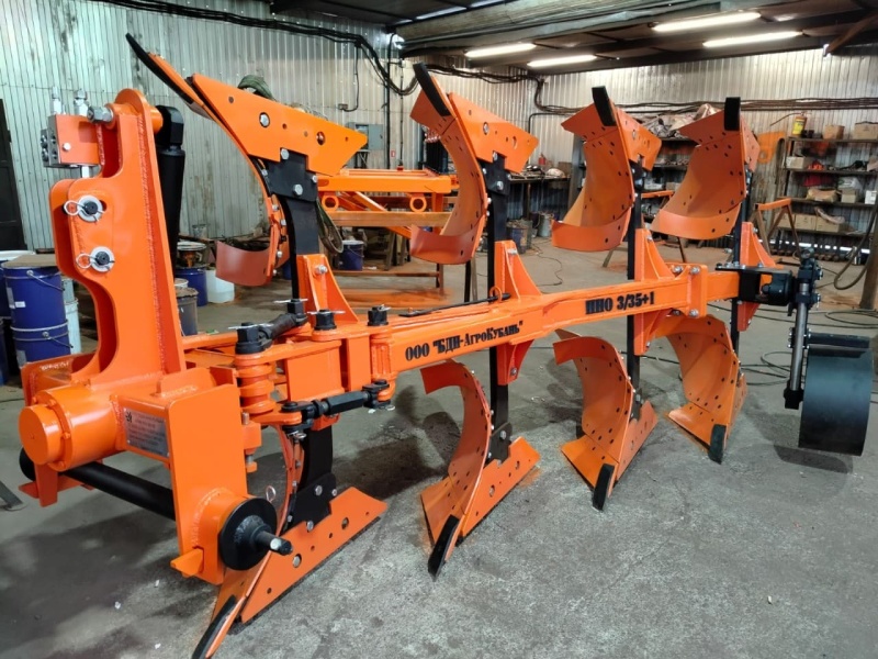 Плуг навесной оборотный 3/35+1 купить в Твери – «БДН-АгроКубань»