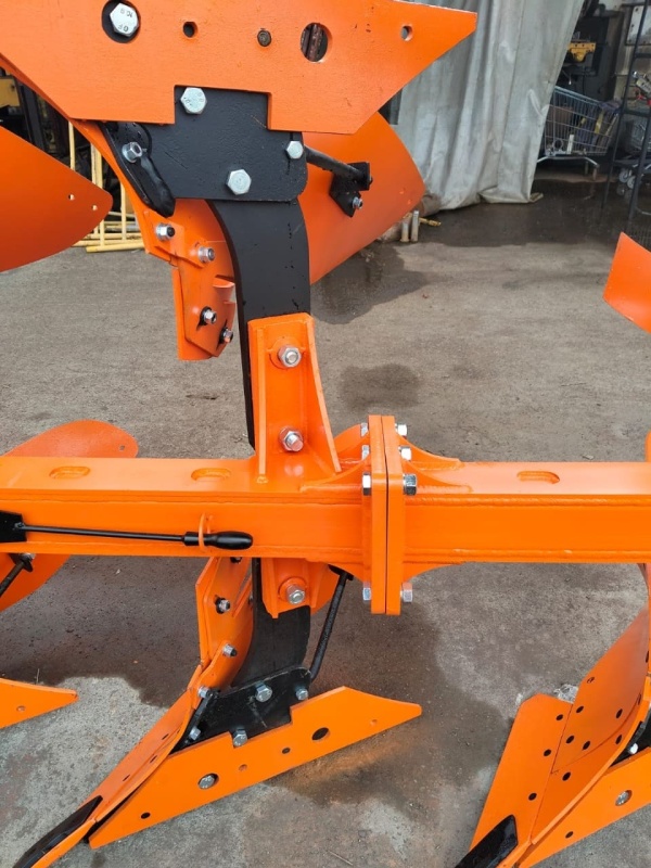 Плуг навесной оборотный 3/35+1 купить в Твери – «БДН-АгроКубань», 7