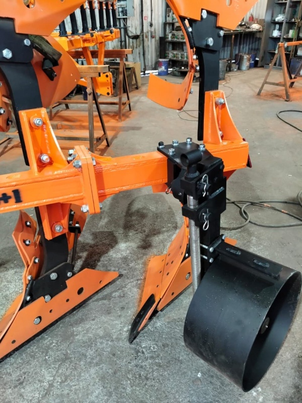 Плуг навесной оборотный 3/35+1 купить в Твери – «БДН-АгроКубань», 9