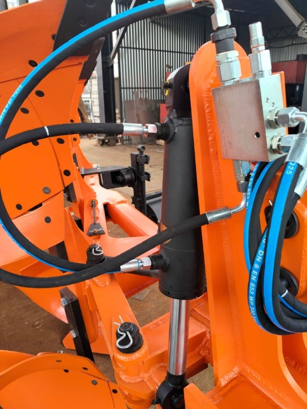 Плуг навесной оборотный 3/35 купить в Твери – «БДН-АгроКубань», 3