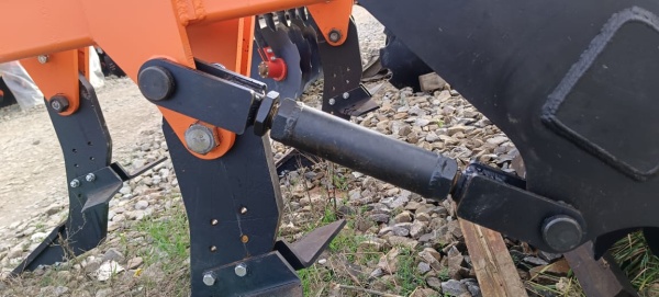 Плуг чизельный ПЧН 1,6 с планчатым катком купить в Твери – «БДН-АгроКубань», 3