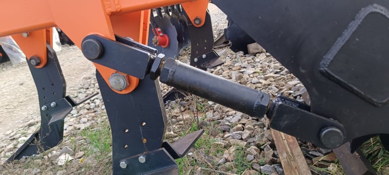 Плуг чизельный ПЧН 1,6 с планчатым катком купить в Твери – «БДН-АгроКубань», 3