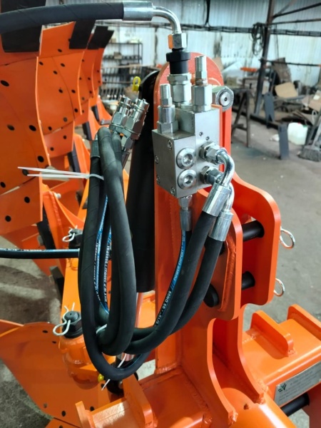 Плуг навесной оборотный 3/35+1 купить в Твери – «БДН-АгроКубань», 3