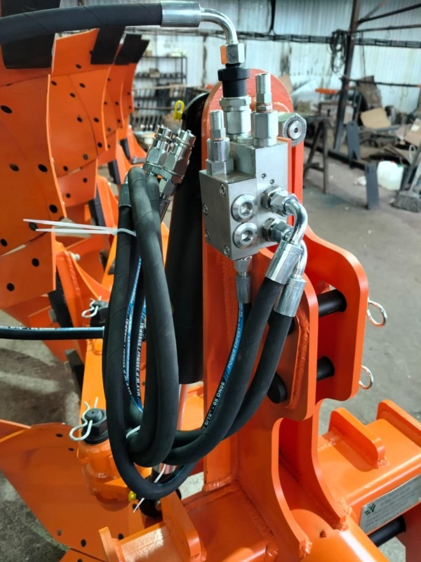 Плуг навесной оборотный 3/35+1 купить в Твери – «БДН-АгроКубань», 3